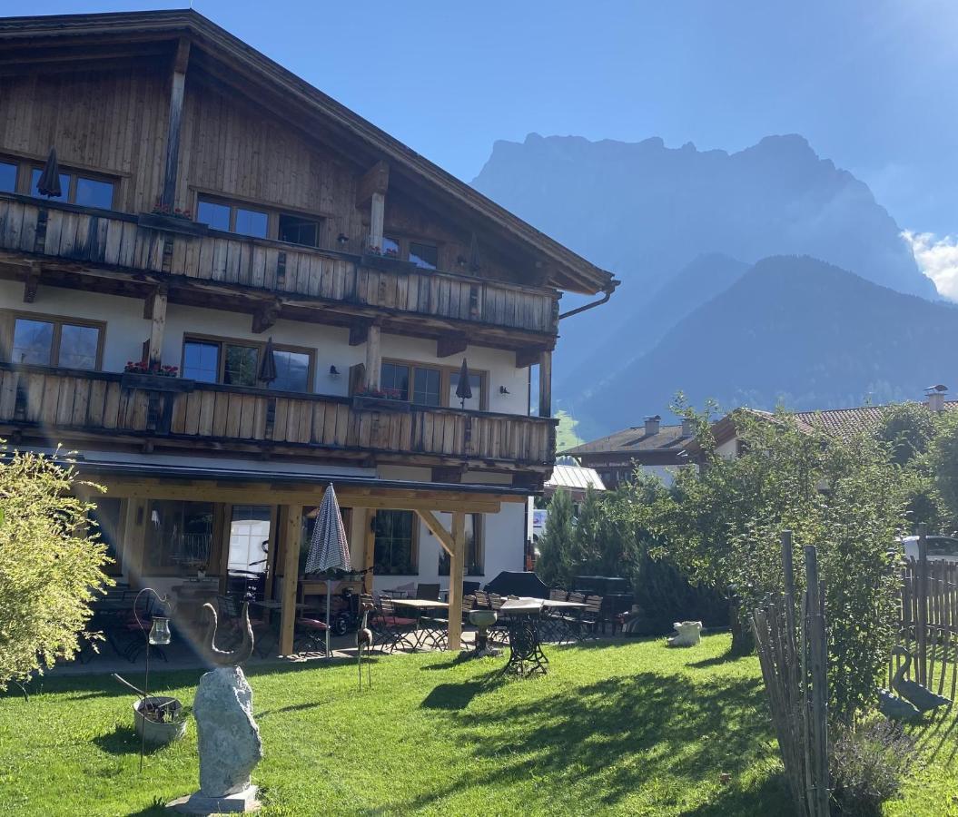 Hotel Zum Urviech -Erwachsenenhotel- (Adults Only) Ehrwald Bagian luar foto