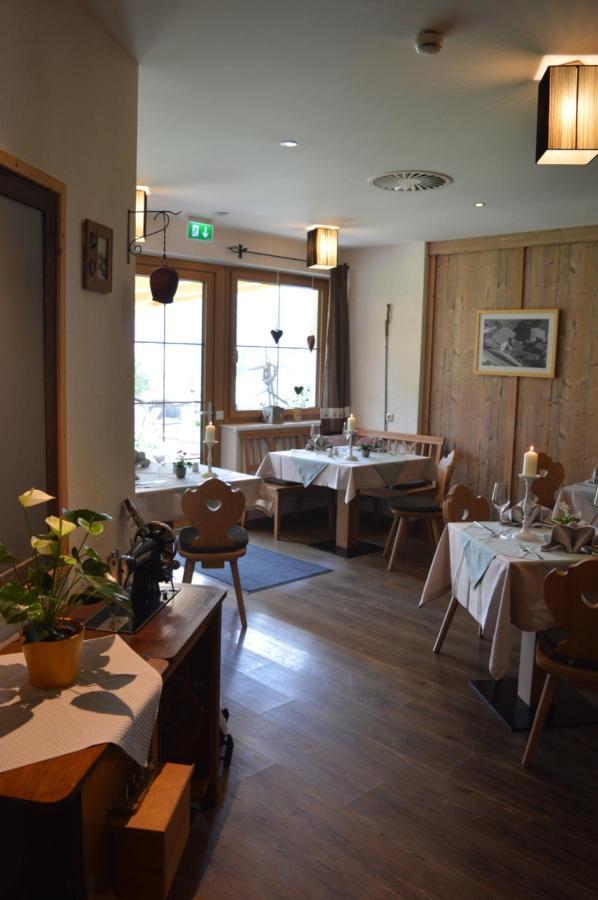 Hotel Zum Urviech -Erwachsenenhotel- (Adults Only) Ehrwald Bagian luar foto