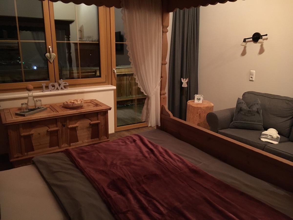 Hotel Zum Urviech -Erwachsenenhotel- (Adults Only) Ehrwald Bagian luar foto