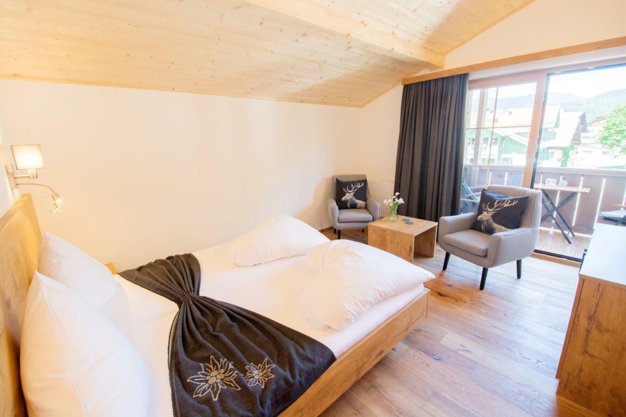 Hotel Zum Urviech -Erwachsenenhotel- (Adults Only) Ehrwald Bagian luar foto