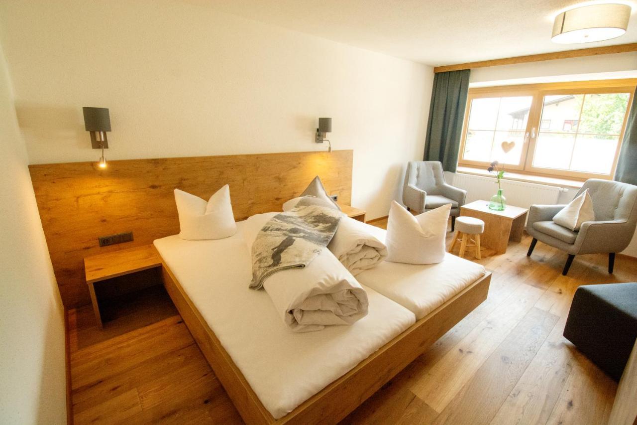 Hotel Zum Urviech -Erwachsenenhotel- (Adults Only) Ehrwald Bagian luar foto