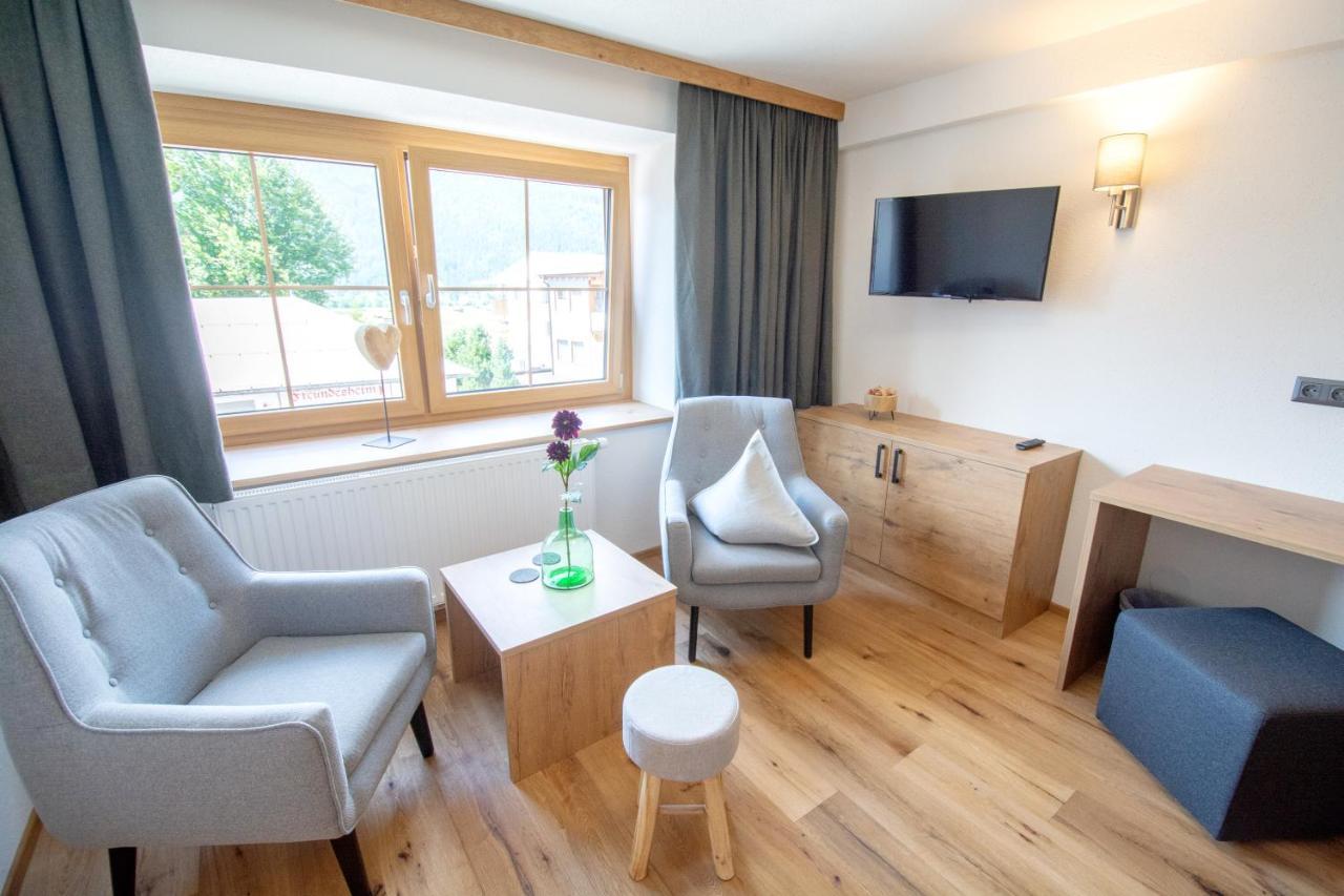 Hotel Zum Urviech -Erwachsenenhotel- (Adults Only) Ehrwald Bagian luar foto